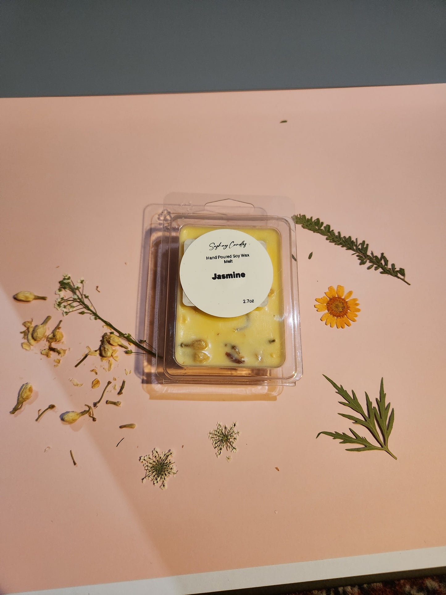 Clamshell wax melt, Jasmine scent.