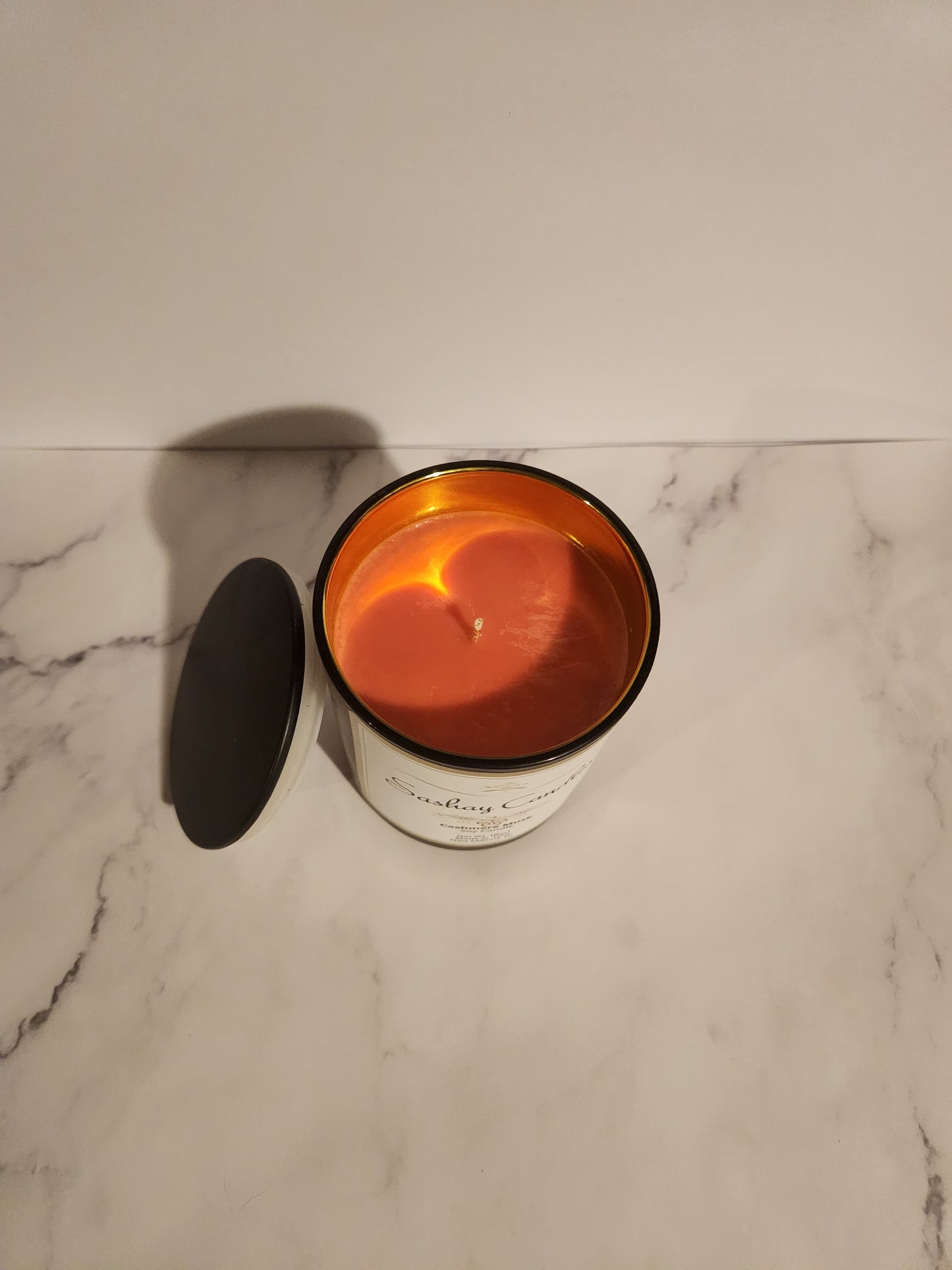 Cashmere Musk Scented Soy Candle. 100% Pure Soy Wax with All-Natural Cotton Wick/Burns Cleanly 40 Hours + / Hand-Poured/USA/8oz