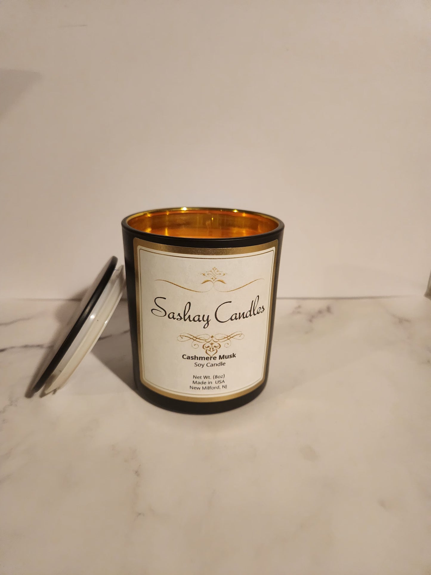 Cashmere Musk Scented Soy Candle. 100% Pure Soy Wax with All-Natural Cotton Wick/Burns Cleanly 40 Hours + / Hand-Poured/USA/8oz
